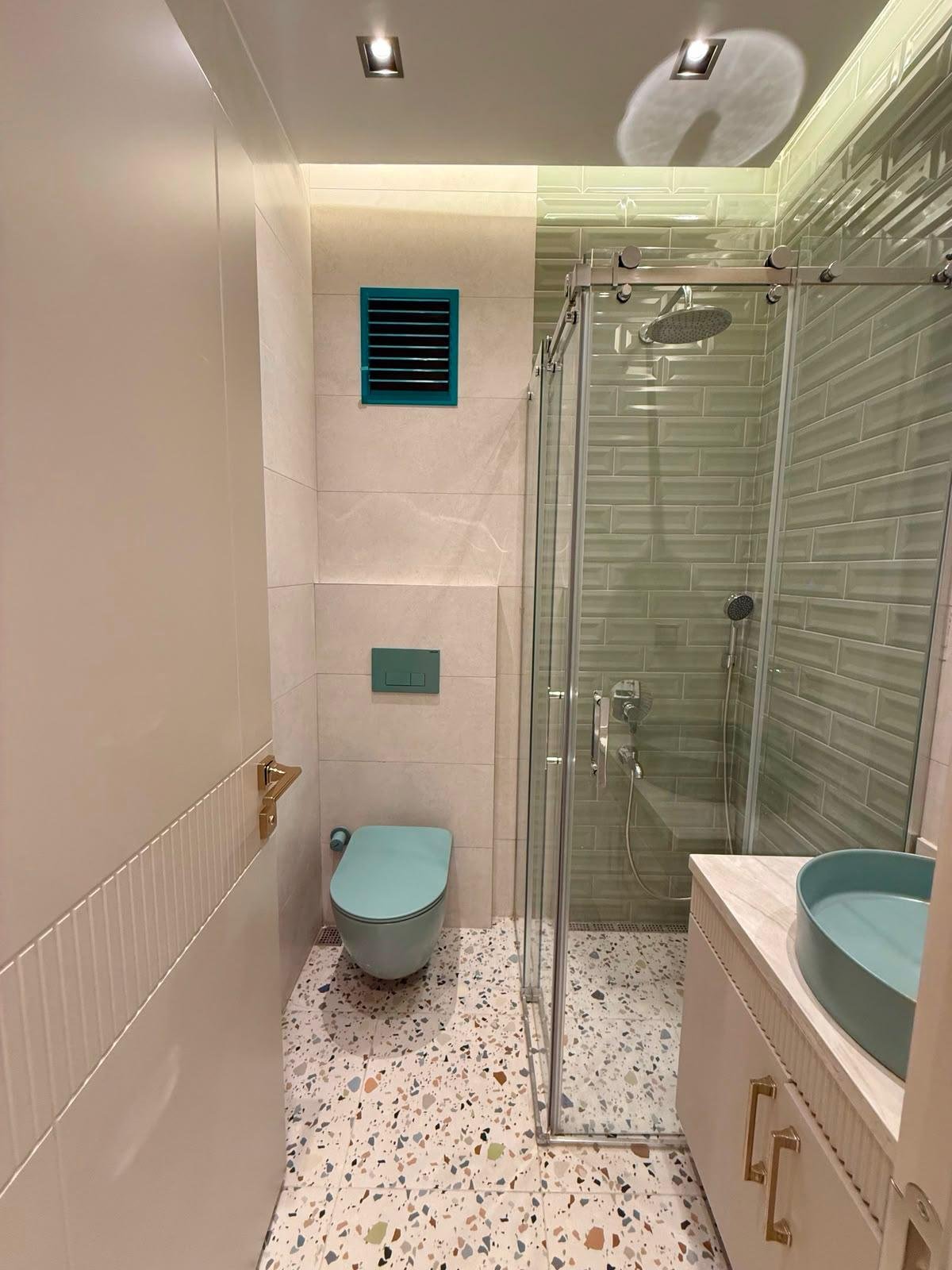 Tamamlanan mutfak, banyo ve mobilya işleri